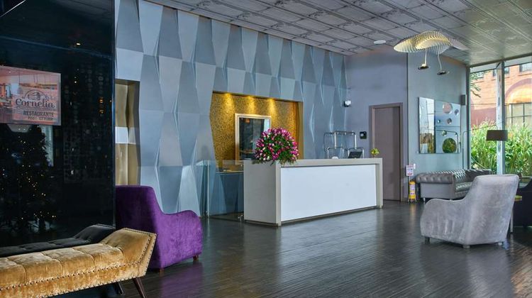 100 Luxury Suites Lobby