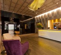 100 Luxury Suites Lobby