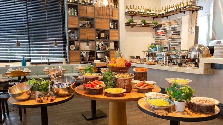 <b>100 Luxury Suites Restaurant</b>. Images powered by <a href=https://www.travelagewest.com/Hotels/Bogota-Colombia/