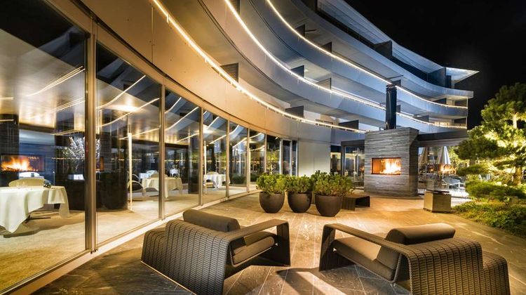 7132 Hotel Exterior