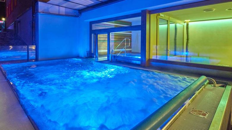 <b>Aspen Alpin Lifestyle Hotel Pool</b>. Images powered by <a href="https://iceportal.shijigroup.com/" title="IcePortal" target="_blank">IcePortal</a>.