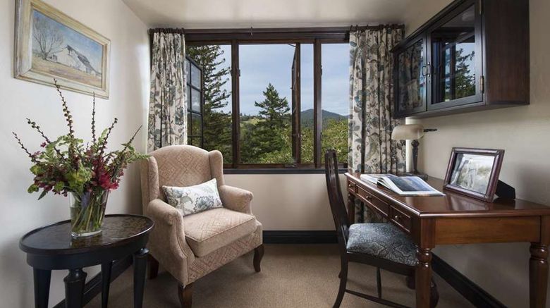 <b>Benbow Historic Inn Suite</b>. Images powered by <a href="https://iceportal.shijigroup.com/" title="IcePortal" target="_blank">IcePortal</a>.