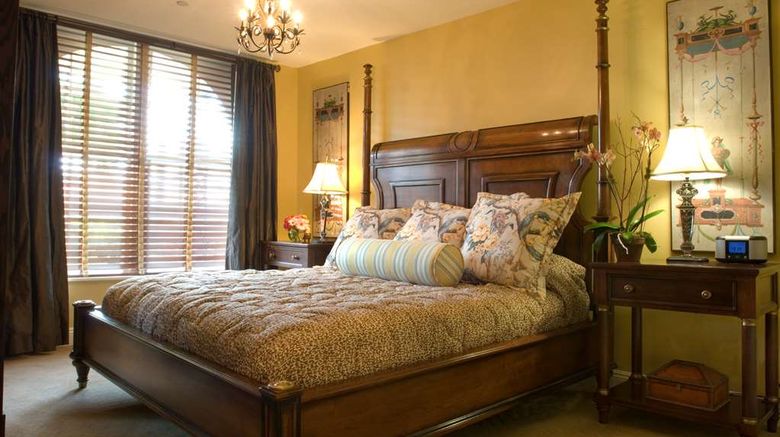 <b>Bienville House Hotel Suite</b>. Images powered by <a href="https://iceportal.shijigroup.com/" title="IcePortal" target="_blank">IcePortal</a>.