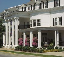 Boone Tavern Hotel Exterior