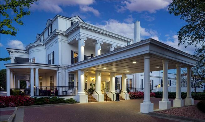 Boone Tavern Hotel Exterior