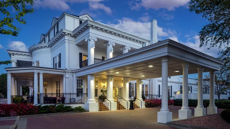 Boone Tavern Hotel Exterior