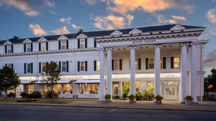 Boone Tavern Hotel Exterior