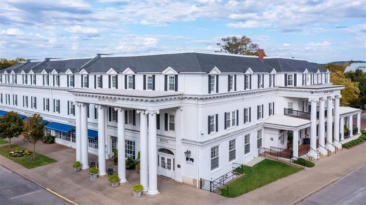 Boone Tavern Hotel Exterior