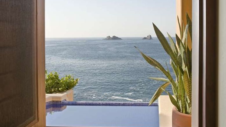 <b>Cala de Mar Resort & Spa Ixtapa Beach</b>. Images powered by <a href="https://iceportal.shijigroup.com/" title="IcePortal" target="_blank">IcePortal</a>.