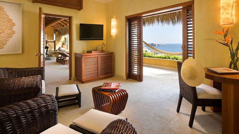 <b>Cala de Mar Resort & Spa Ixtapa Suite</b>. Images powered by <a href="https://iceportal.shijigroup.com/" title="IcePortal" target="_blank">IcePortal</a>.
