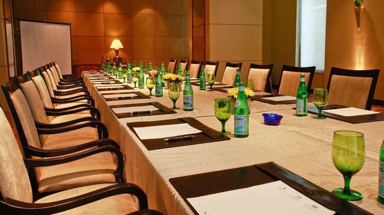 <b>Discovery Suites Manila Meeting</b>. Images powered by <a href="https://iceportal.shijigroup.com/" title="IcePortal" target="_blank">IcePortal</a>.