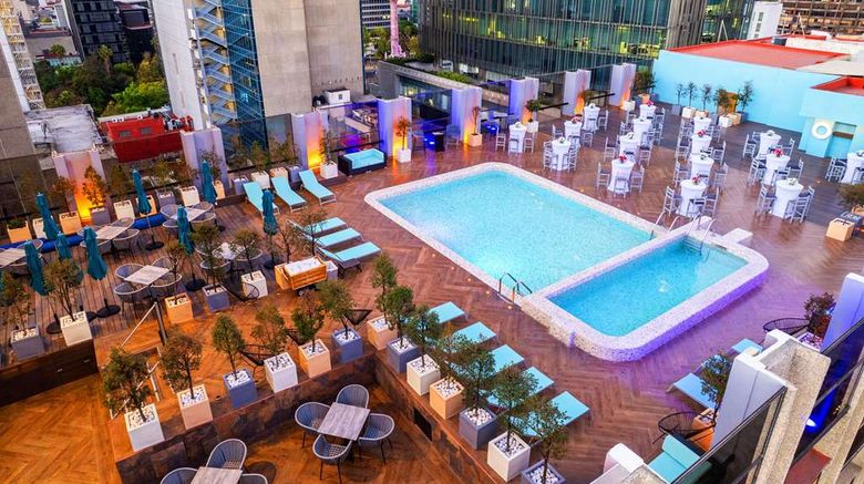 <b>Hotel Galeria Plaza Reforma Pool</b>. Images powered by <a href="https://iceportal.shijigroup.com/" title="IcePortal" target="_blank">IcePortal</a>.