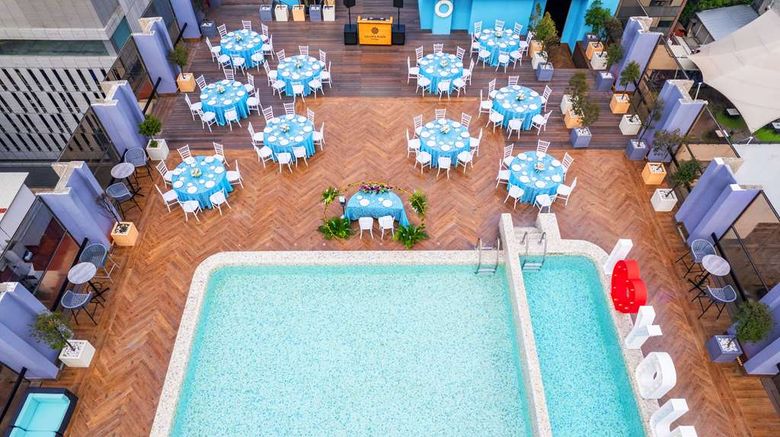 <b>Hotel Galeria Plaza Reforma Pool</b>. Images powered by <a href="https://iceportal.shijigroup.com/" title="IcePortal" target="_blank">IcePortal</a>.