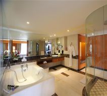 Gokulam Grand Hotel & Spa, Bangalore Room