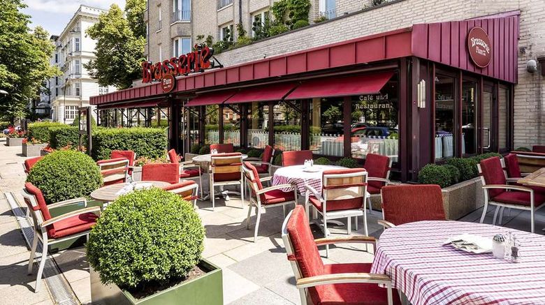 <b>Grand Elysee Hotel Hamburg Restaurant</b>. Images powered by <a href="https://iceportal.shijigroup.com/" title="IcePortal" target="_blank">IcePortal</a>.