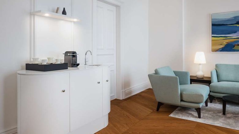 <b>Grand Elysee Hotel Hamburg Suite</b>. Images powered by <a href="https://iceportal.shijigroup.com/" title="IcePortal" target="_blank">IcePortal</a>.