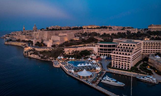 Grand Hotel Excelsior Exterior