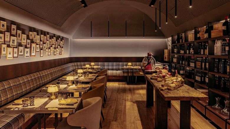 <b>Grand Hotel Tremezzo Restaurant</b>. Images powered by <a href="https://iceportal.shijigroup.com/" title="IcePortal" target="_blank">IcePortal</a>.