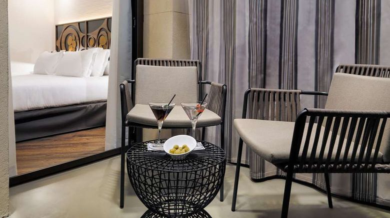 <b>H10 Metropolitan Room</b>. Images powered by <a href=https://www.travelagewest.com/Hotels/Barcelona/