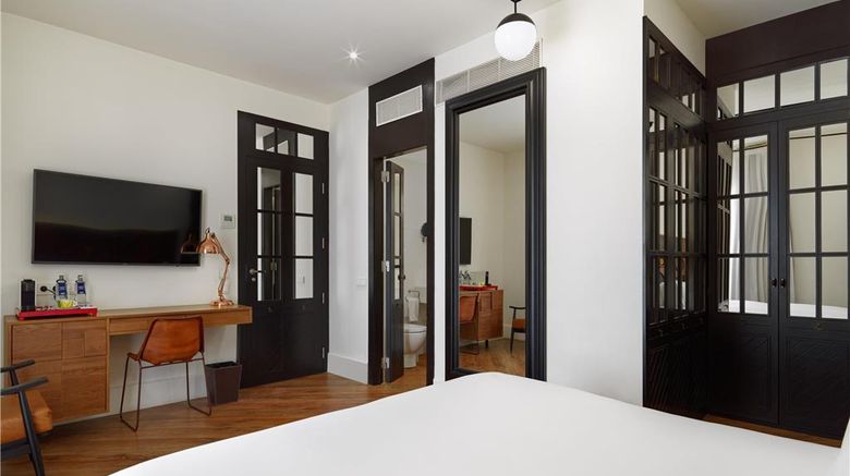 <b>H10 Metropolitan Room</b>. Images powered by <a href=https://www.travelagewest.com/Hotels/Barcelona/