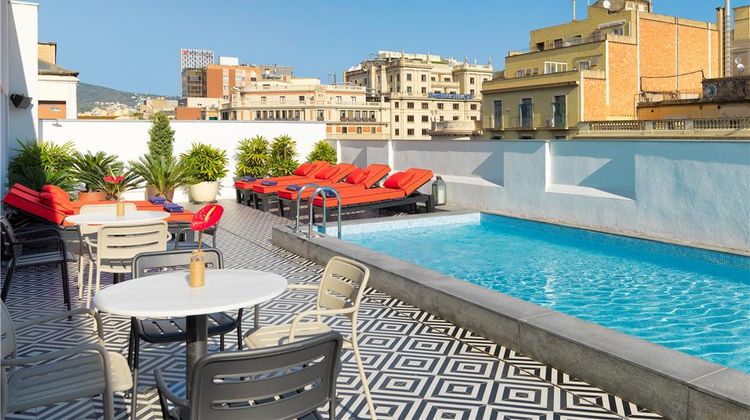 H10 Metropolitan Pool