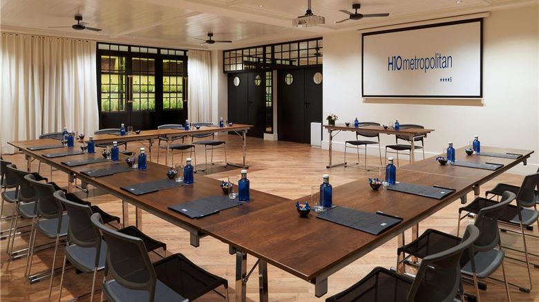 <b>H10 Metropolitan Meeting</b>. Images powered by <a href=https://www.travelagewest.com/Hotels/Barcelona/