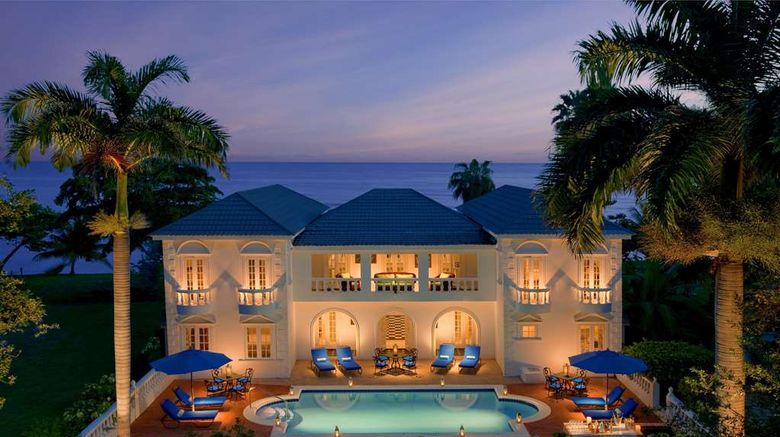 <b>Half Moon Pool</b>. Images powered by <a href="https://iceportal.shijigroup.com/" title="IcePortal" target="_blank">IcePortal</a>.