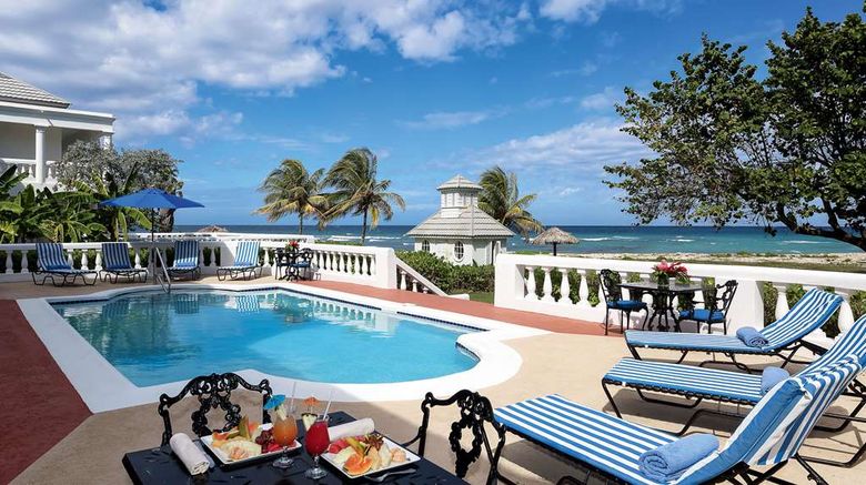 <b>Half Moon Pool</b>. Images powered by <a href="https://iceportal.shijigroup.com/" title="IcePortal" target="_blank">IcePortal</a>.