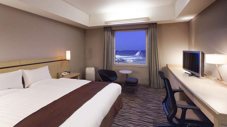 <b>Haneda Excel Hotel Tokyu Restaurant</b>. Images powered by <a href="https://iceportal.shijigroup.com/" title="IcePortal" target="_blank">IcePortal</a>.