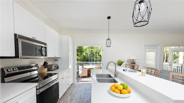 <b>Hawks Cay Resort Suite</b>. Images powered by <a href="https://iceportal.shijigroup.com/" title="IcePortal" target="_blank">IcePortal</a>.