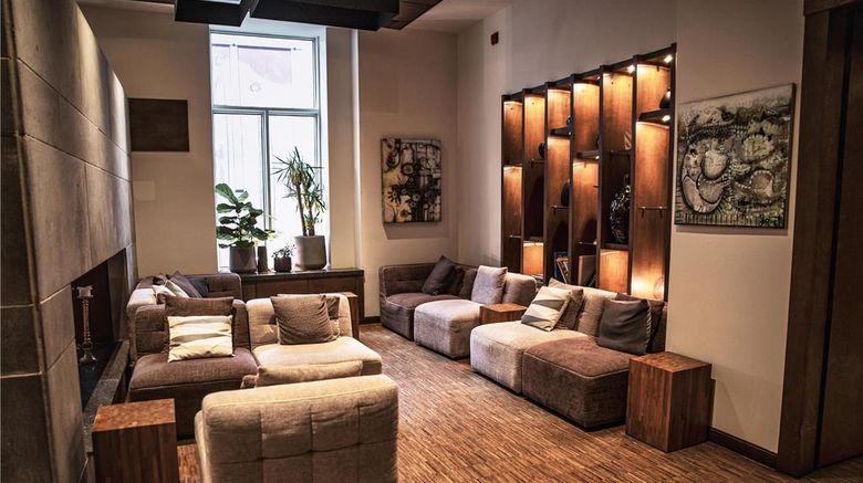<b>HOTEL 71 Lobby</b>. Images powered by <a href="https://iceportal.shijigroup.com/" title="IcePortal" target="_blank">IcePortal</a>.