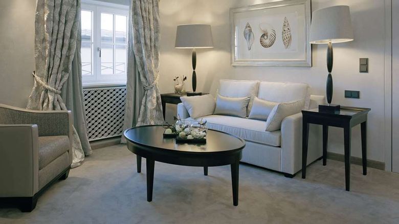 <b>Hotel Bayerischer Hof Room</b>. Images powered by <a href="https://iceportal.shijigroup.com/" title="IcePortal" target="_blank">IcePortal</a>.