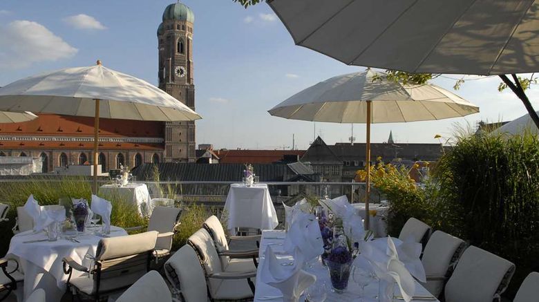 <b>Hotel Bayerischer Hof Restaurant</b>. Images powered by <a href="https://iceportal.shijigroup.com/" title="IcePortal" target="_blank">IcePortal</a>.