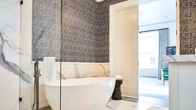 <b>Hotel Californian Suite</b>. Images powered by <a href="https://iceportal.shijigroup.com/" title="IcePortal" target="_blank">IcePortal</a>.