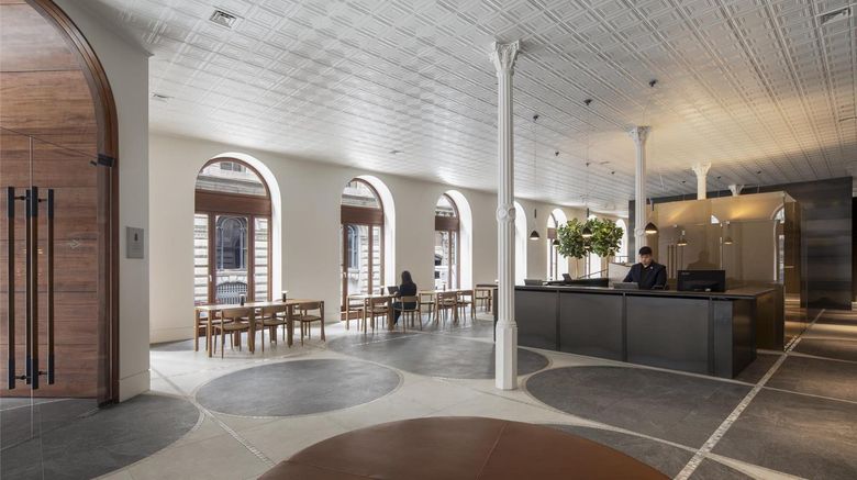 <b>Hotel Gault Lobby</b>. Images powered by <a href="https://iceportal.shijigroup.com/" title="IcePortal" target="_blank">IcePortal</a>.