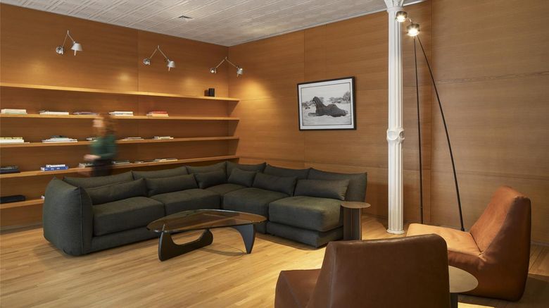 <b>Hotel Gault Lobby</b>. Images powered by <a href="https://iceportal.shijigroup.com/" title="IcePortal" target="_blank">IcePortal</a>.