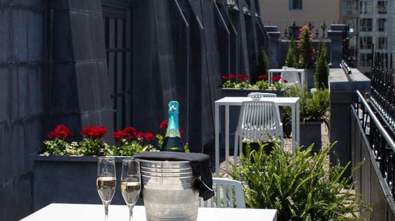 <b>Hotel Gault Room</b>. Images powered by <a href="https://iceportal.shijigroup.com/" title="IcePortal" target="_blank">IcePortal</a>.