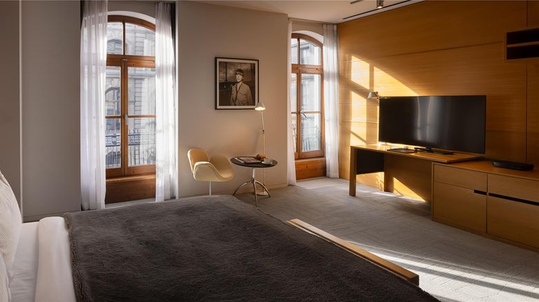 <b>Hotel Gault Suite</b>. Images powered by <a href="https://iceportal.shijigroup.com/" title="IcePortal" target="_blank">IcePortal</a>.
