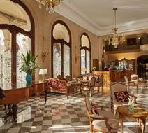Hotel Regina, Paris Lobby