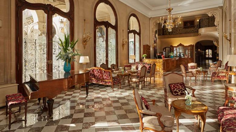 <b>Hotel Regina, Paris Lobby</b>. Images powered by <a href="https://iceportal.shijigroup.com/" title="IcePortal" target="_blank">IcePortal</a>.