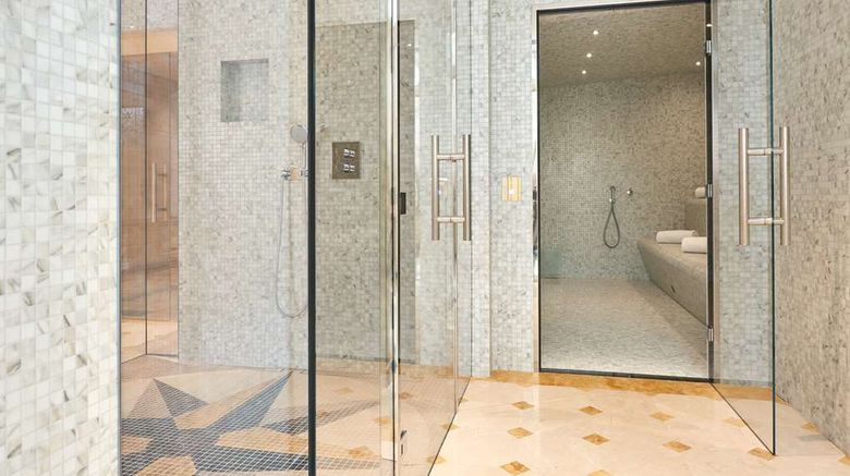 <b>Hotel Regina, Paris Spa</b>. Images powered by <a href="https://iceportal.shijigroup.com/" title="IcePortal" target="_blank">IcePortal</a>.