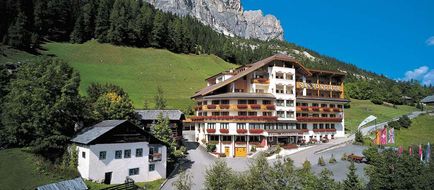 Hotel Sassongher Exterior