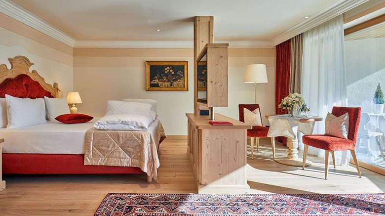 <b>Hotel Sassongher Room</b>. Images powered by <a href="https://iceportal.shijigroup.com/" title="IcePortal" target="_blank">IcePortal</a>.