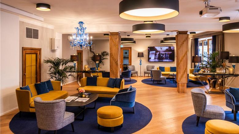 <b>Hotel Stein Lobby</b>. Images powered by <a href="https://iceportal.shijigroup.com/" title="IcePortal" target="_blank">IcePortal</a>.