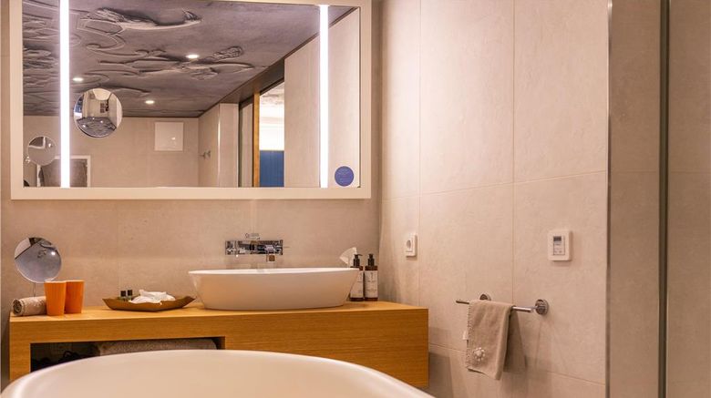 <b>Hotel Stein Suite</b>. Images powered by <a href="https://iceportal.shijigroup.com/" title="IcePortal" target="_blank">IcePortal</a>.