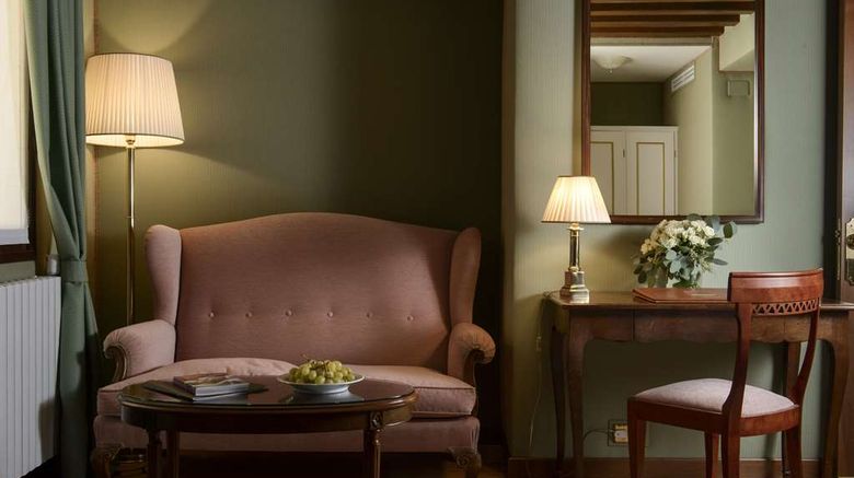 <b>Hotel Villa Cipriani Room</b>. Images powered by <a href="https://iceportal.shijigroup.com/" title="IcePortal" target="_blank">IcePortal</a>.