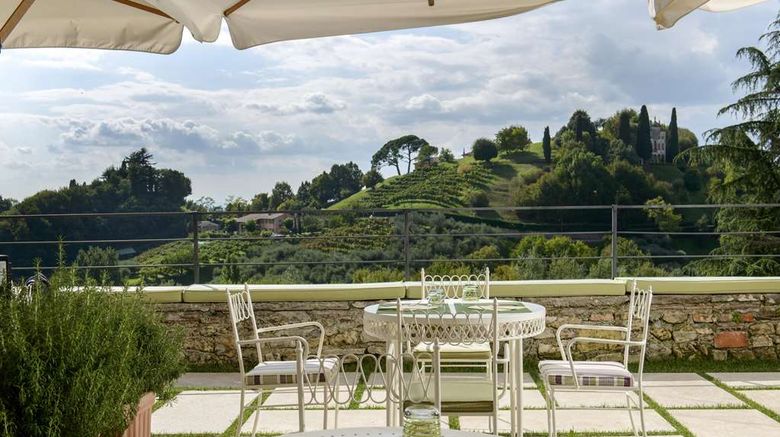 <b>Hotel Villa Cipriani Pool</b>. Images powered by <a href="https://iceportal.shijigroup.com/" title="IcePortal" target="_blank">IcePortal</a>.