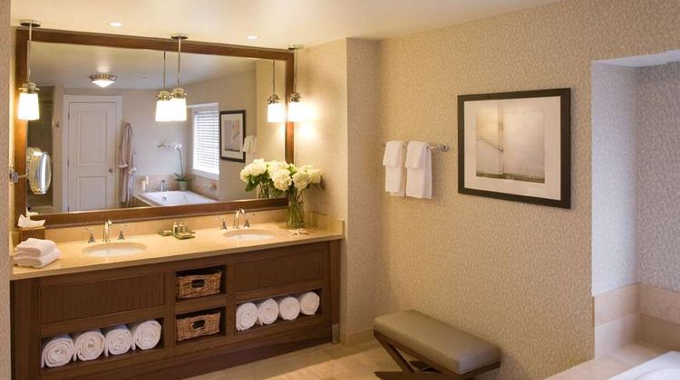 Inn by the Sea Room