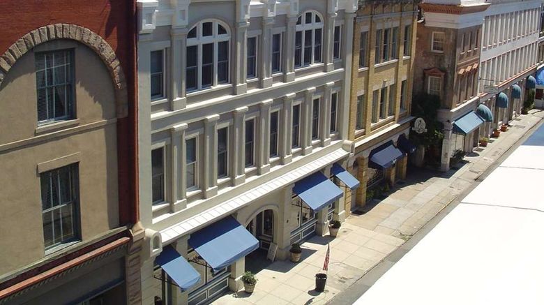 <b>Kings Courtyard Inn Exterior</b>. Images powered by <a href="https://iceportal.shijigroup.com/" title="IcePortal" target="_blank">IcePortal</a>.