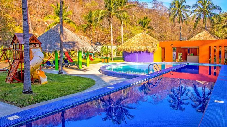 <b>Las Brisas Huatulco Recreation</b>. Images powered by <a href="https://iceportal.shijigroup.com/" title="IcePortal" target="_blank">IcePortal</a>.
